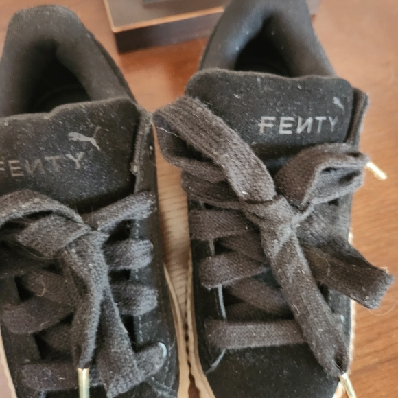 Puma x Fenty Black Suede Sneakers with White Stripe Size 7 Womens πHP X2 π - Picture 5 of 10
